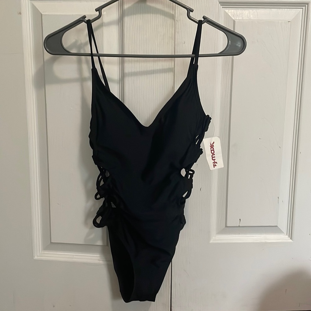 Cabana del Sol small black one piece baiting suit